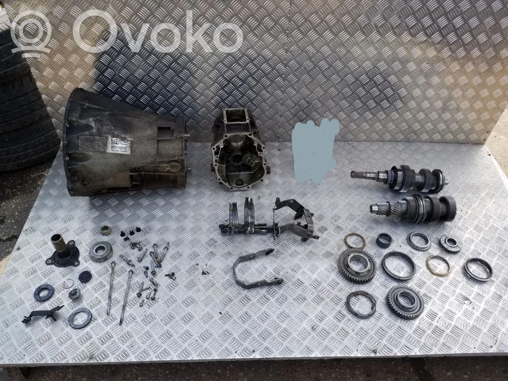 Manual 6 speed gearbox P52104704AE