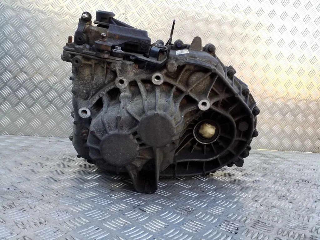 Manual 6 speed gearbox 30783235