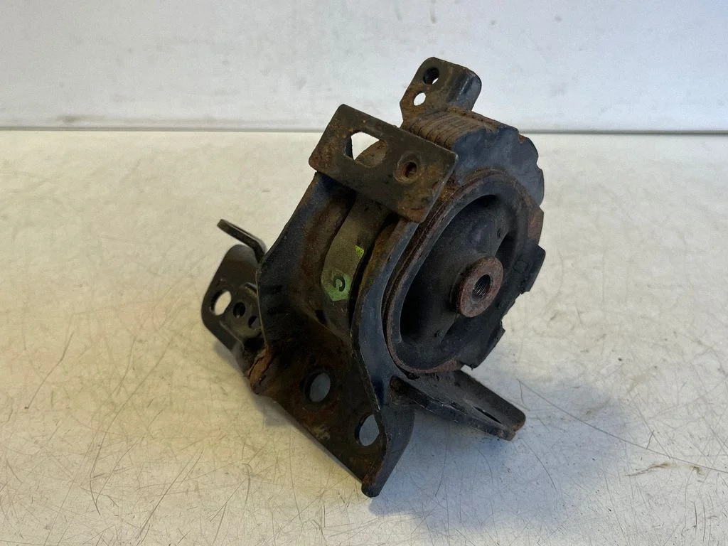 Gearbox mounting bracket – left