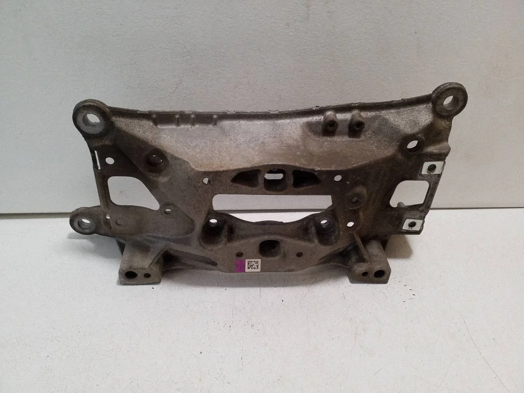 Ātrumkārbas stiprinājuma kronšteins 8W0399262AP
