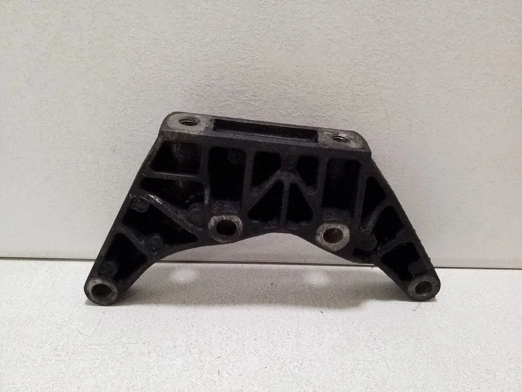 Ātrumkārbas stiprinājuma kronšteins 6G927M125BB