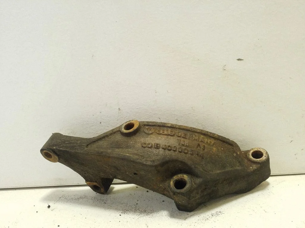 Ātrumkārbas stiprinājuma kronšteins
