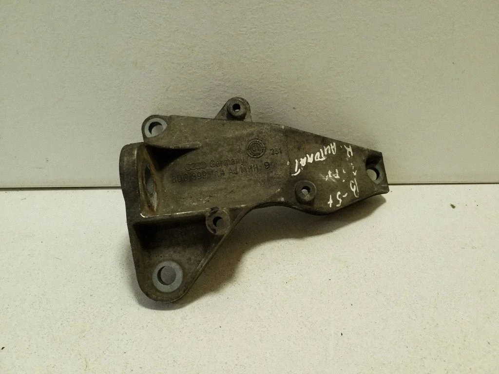 Käigukasti kinnitusklamber 8D0399114AJ