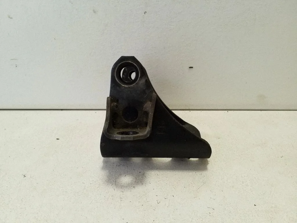 Gearbox mounting bracket