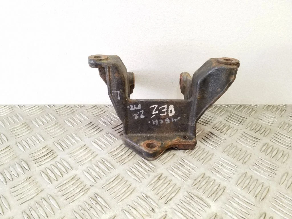 Gearbox mounting bracket