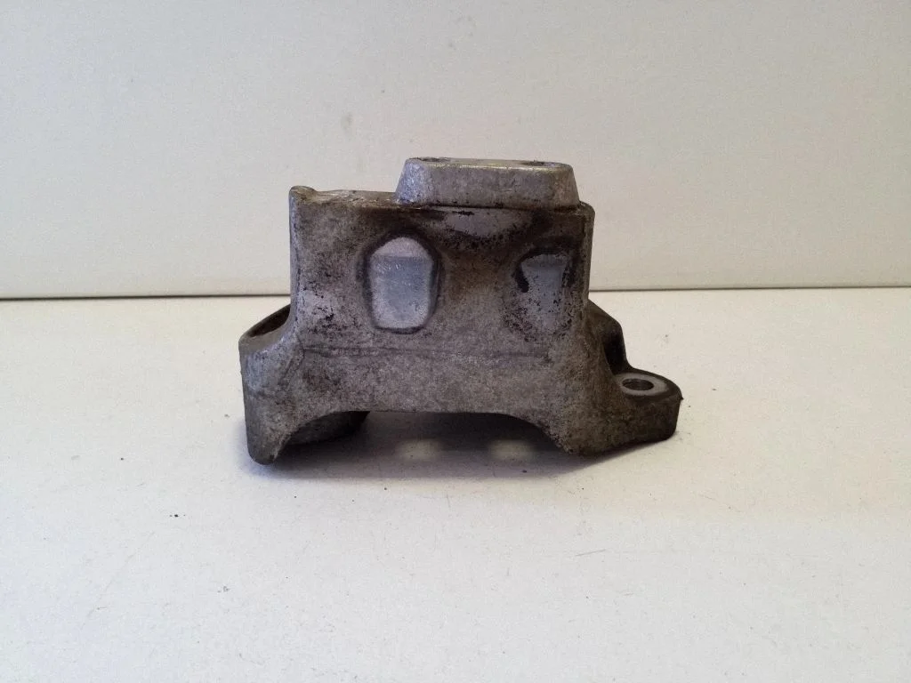 Gearbox mounting bracket 9673773180 – Citroen C4 Grand Picasso (2013-2018)