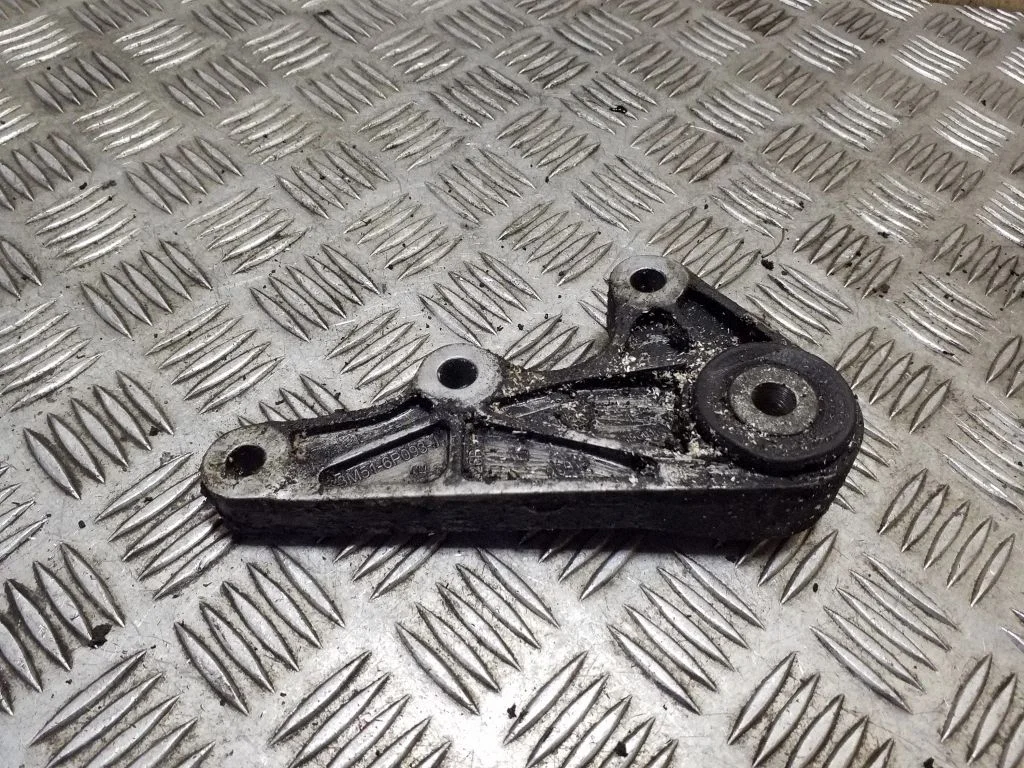 Gearbox mounting bracket – Volvo V40 (2012-2019)