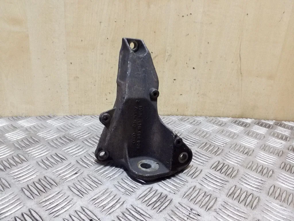 Gearbox mounting bracket 8D0399114T