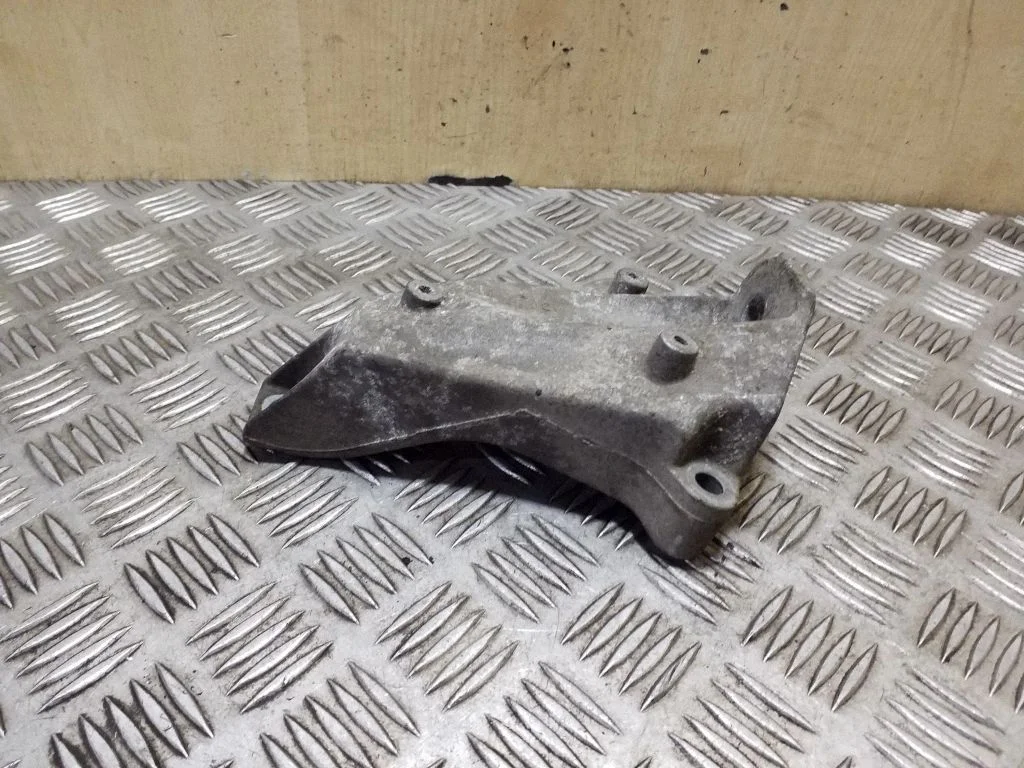 Gearbox mounting bracket 8D0399113AC