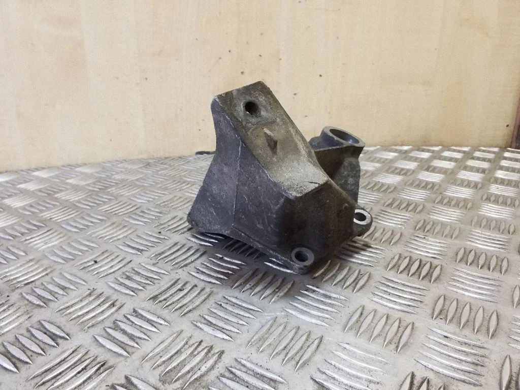 Gearbox mounting bracket 4A0399114F