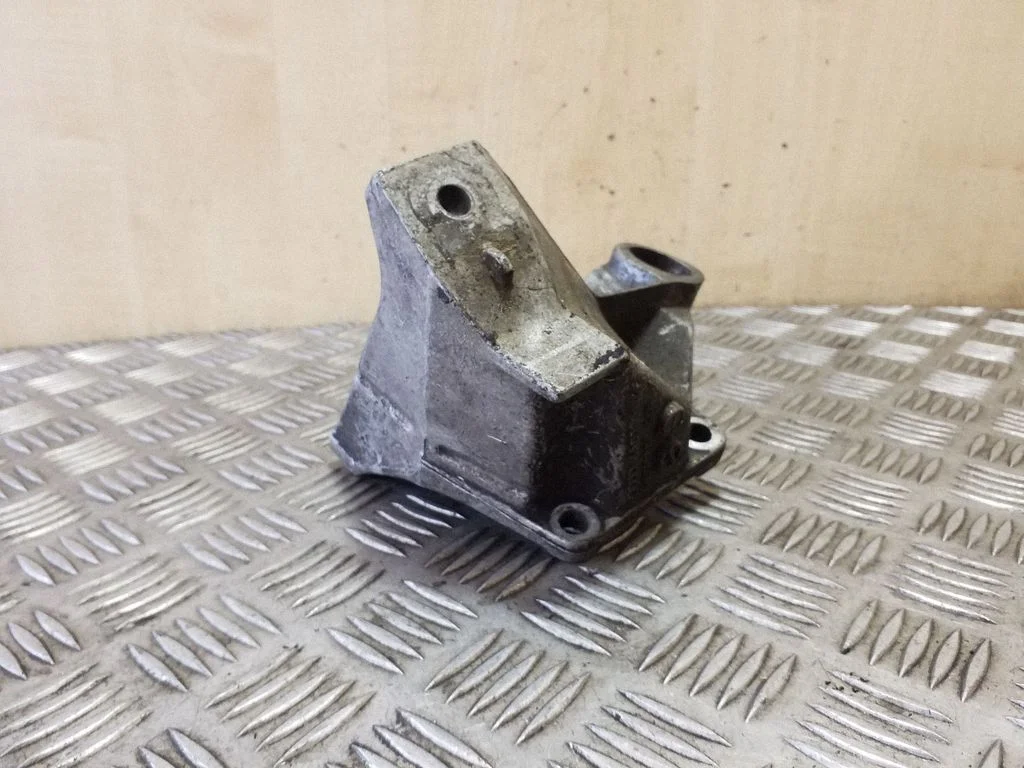 Gearbox mounting bracket 4A0399114F