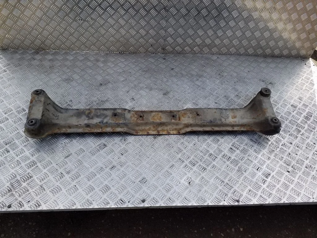Gearbox mounting bracket