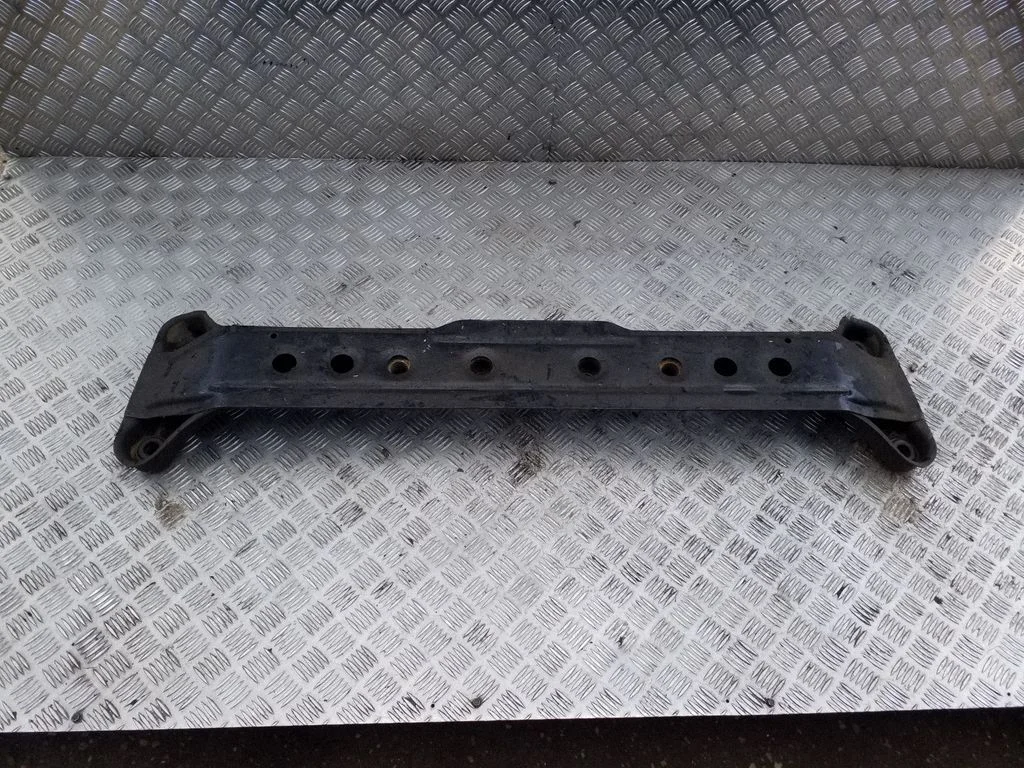 Gearbox mounting bracket