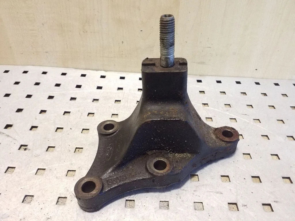 Käigukasti kinnitusklamber 3S717M125AB