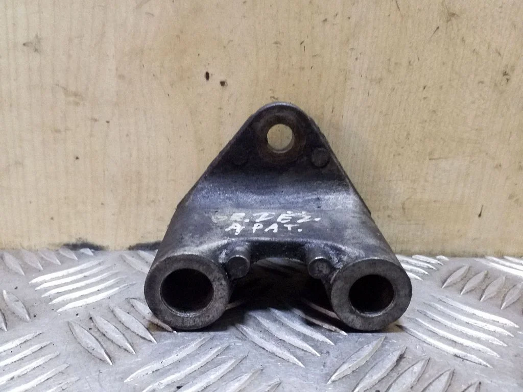 Gearbox mounting bracket – Mazda 6 (2002-2008)