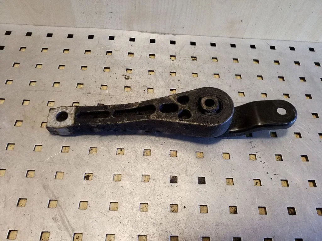 Käigukasti kinnitusklamber 1K0199855L