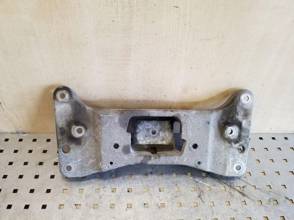 Gearbox mounting bracket 678122203