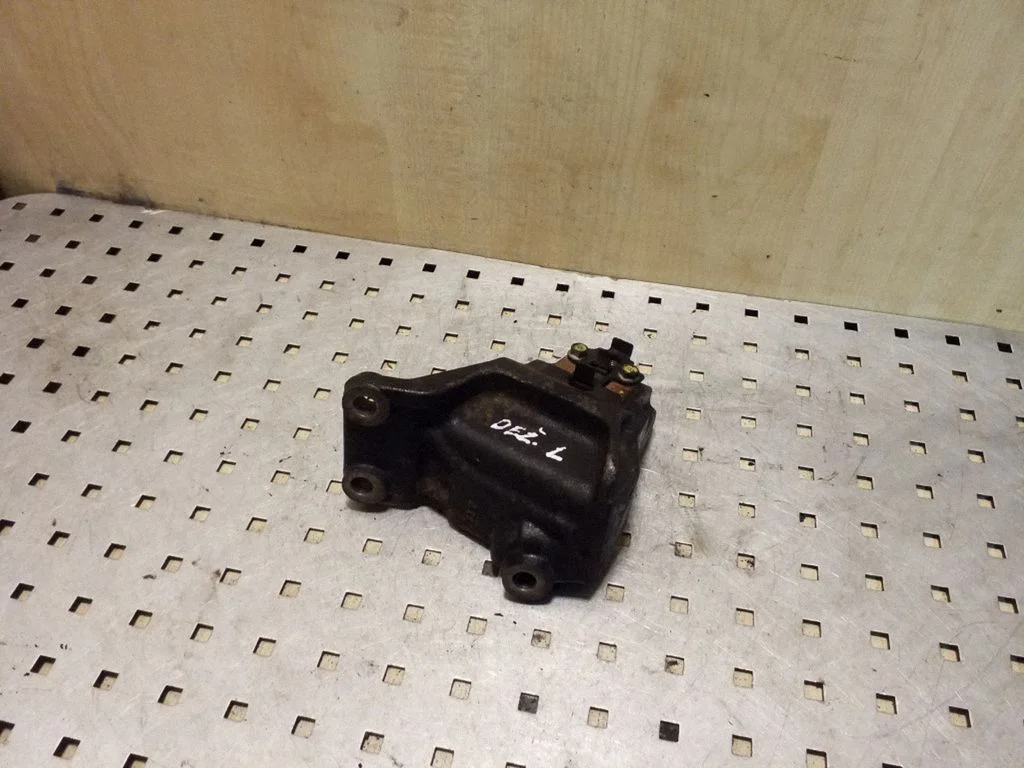 Gearbox mounting bracket – left