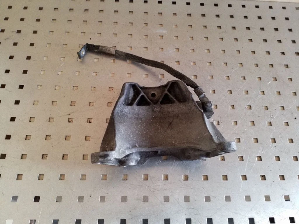 Gearbox mounting bracket 22326781240