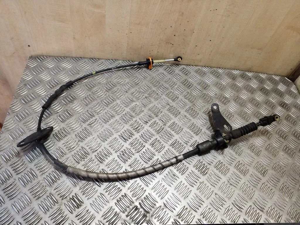 Gear shift cable linkage