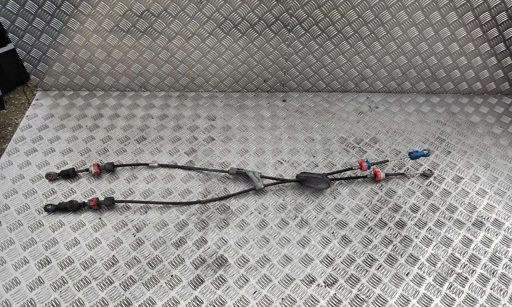 Gear shift cable linkage