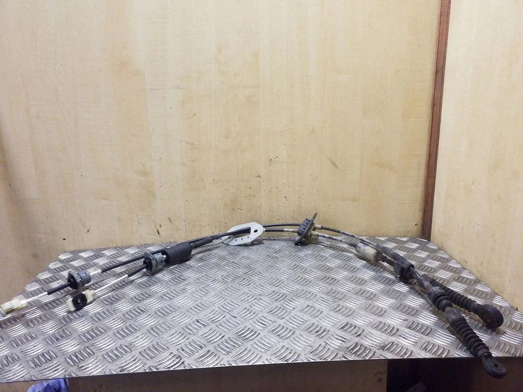 Gear shift cable linkage