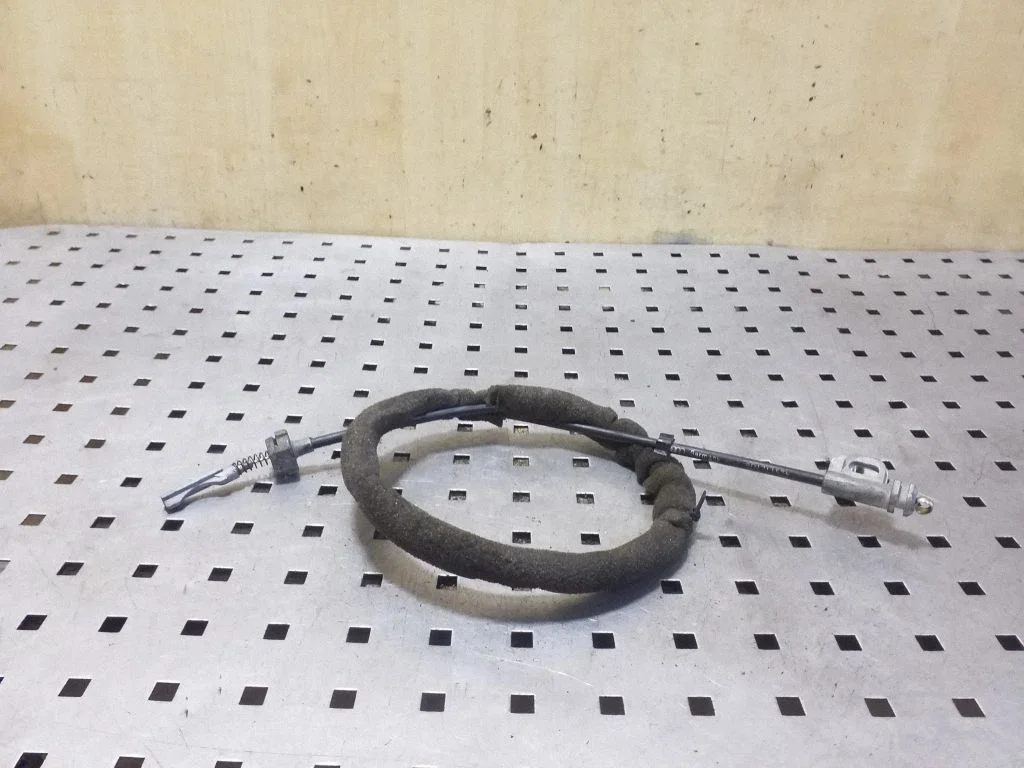 Gear shift cable linkage 8D1713575