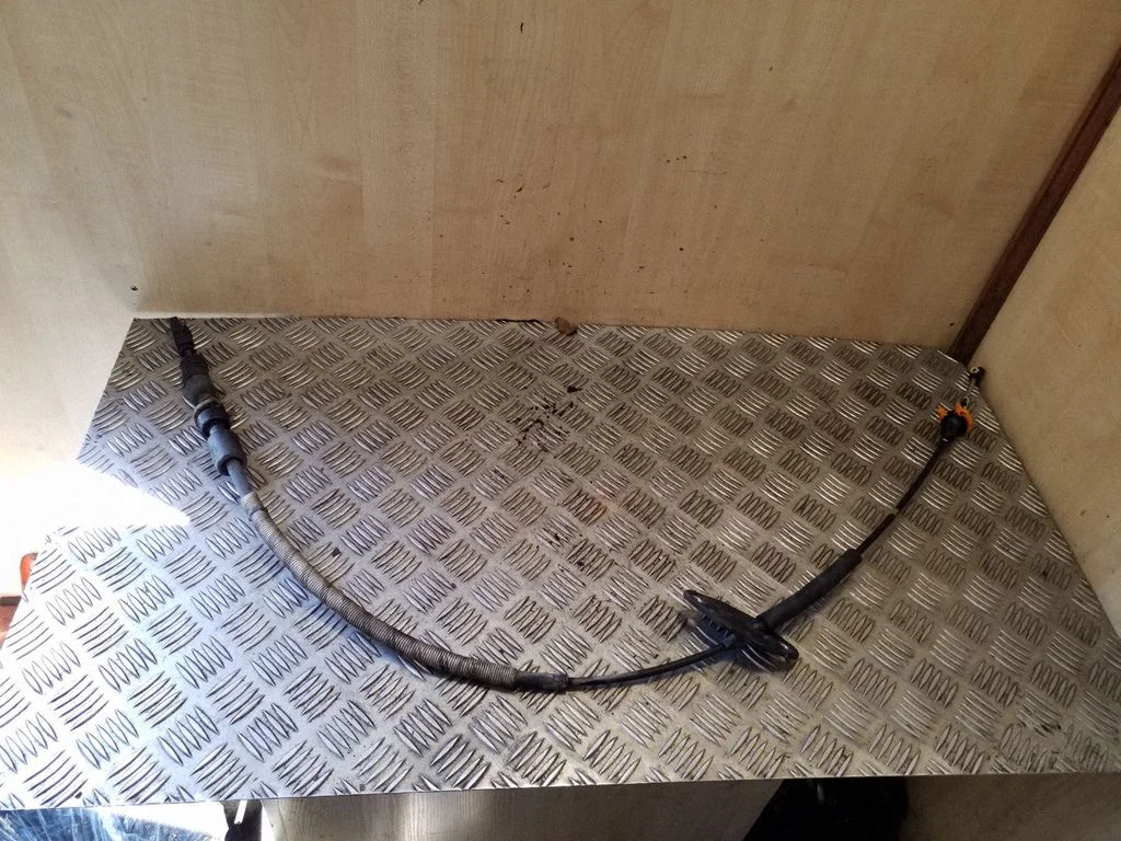 Gear shift cable linkage