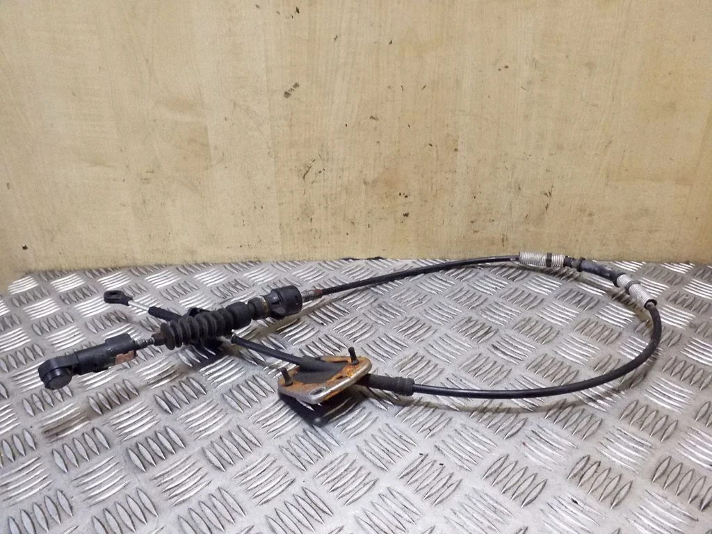 Gear shift cable linkage