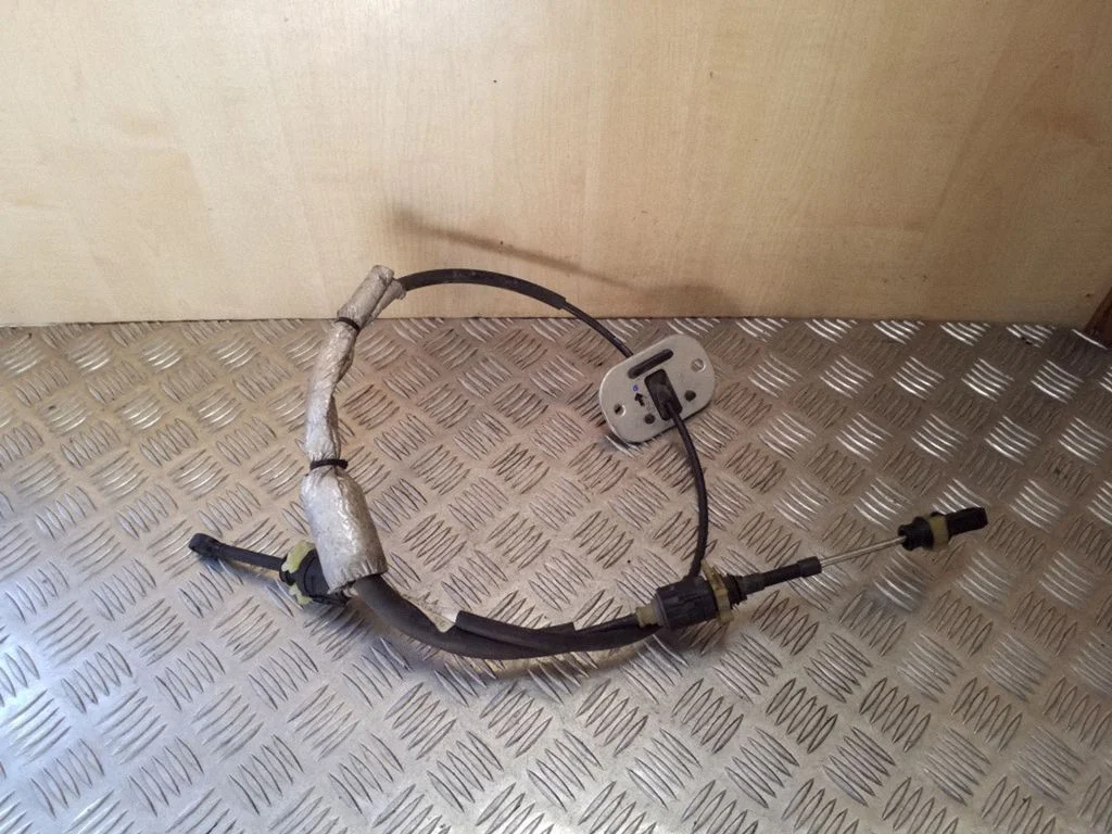 Käiguvahetuse tross BV6P7E395CB – Ford Focus (2010-2017)