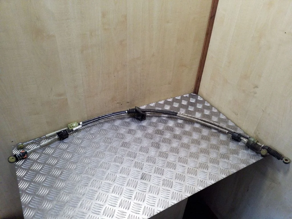 Gear shift cable linkage