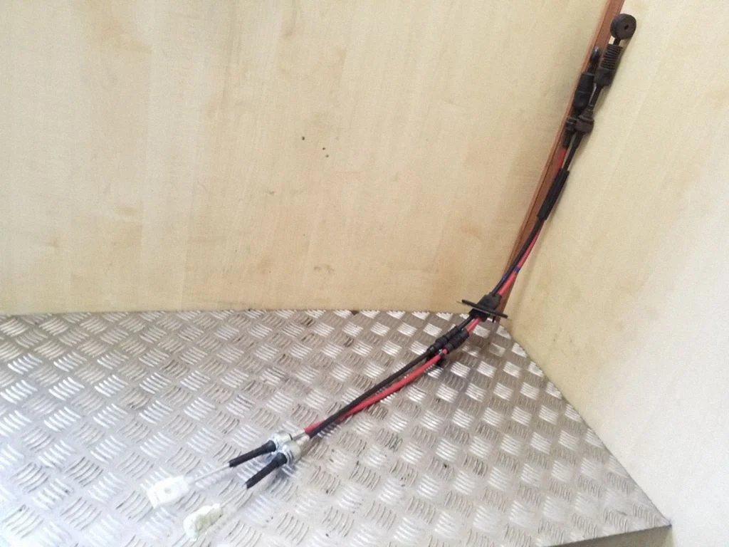 Gear shift cable linkage – KIA Sportage (2005-2010)