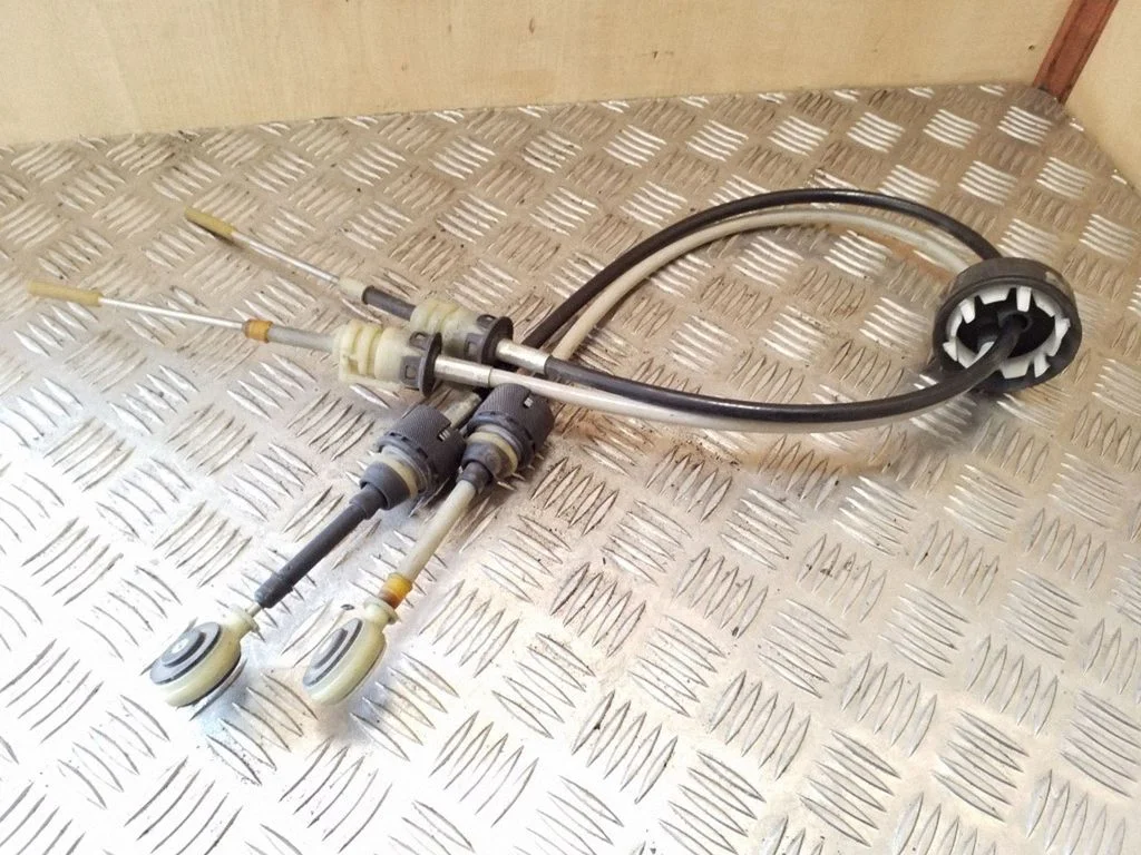 Gear shift cable linkage 55351949EY