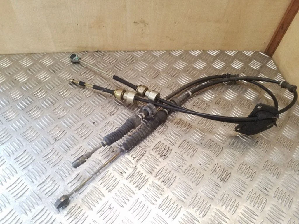 Gear shift cable linkage