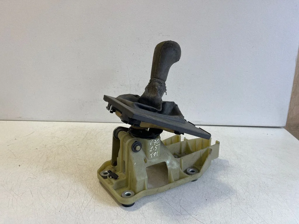 Gear selector mechanism 8028100061