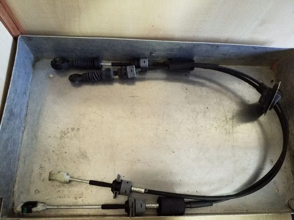 Gear shift cable linkage