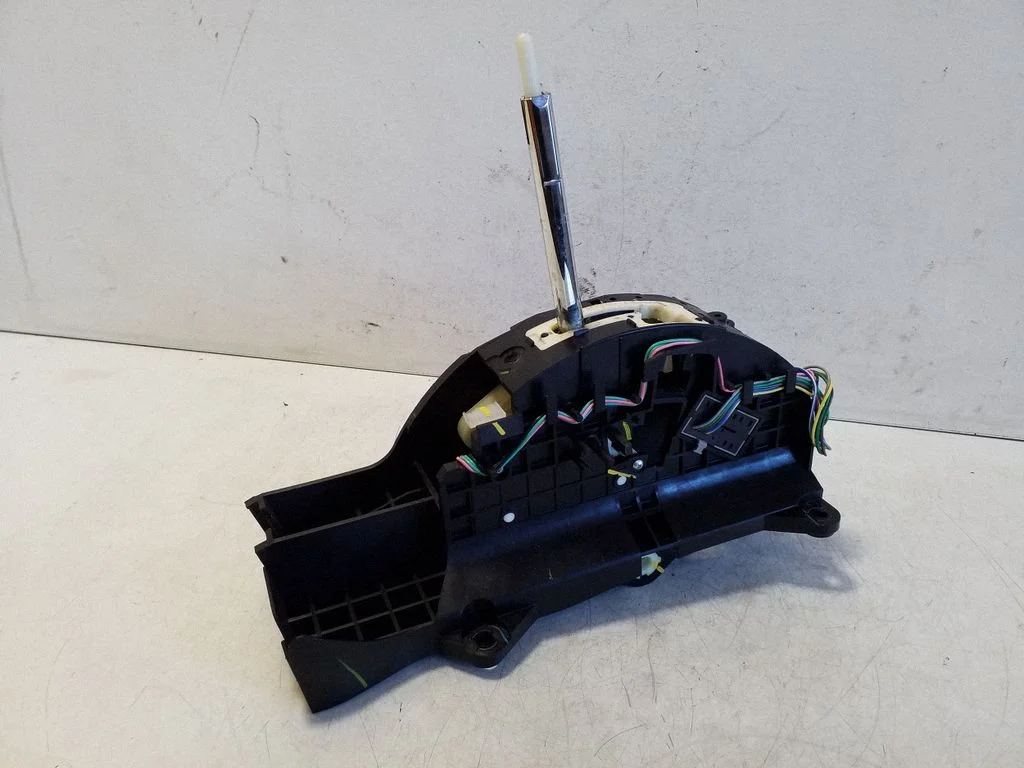 Gear selector mechanism