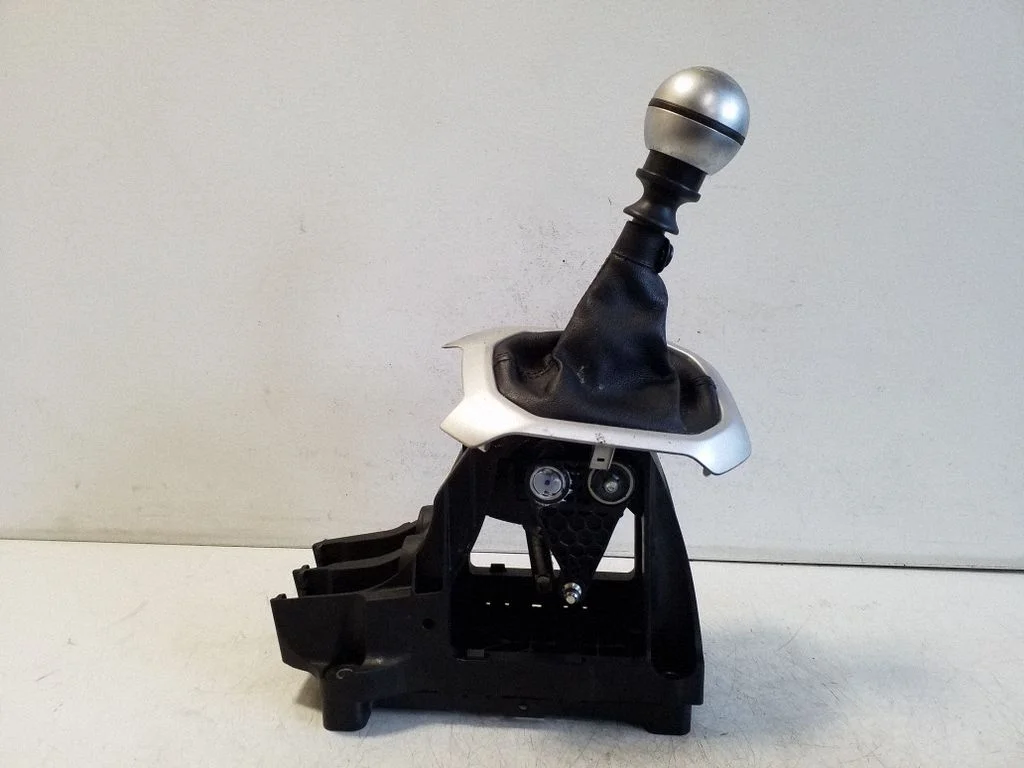 Gear selector mechanism 00502944640