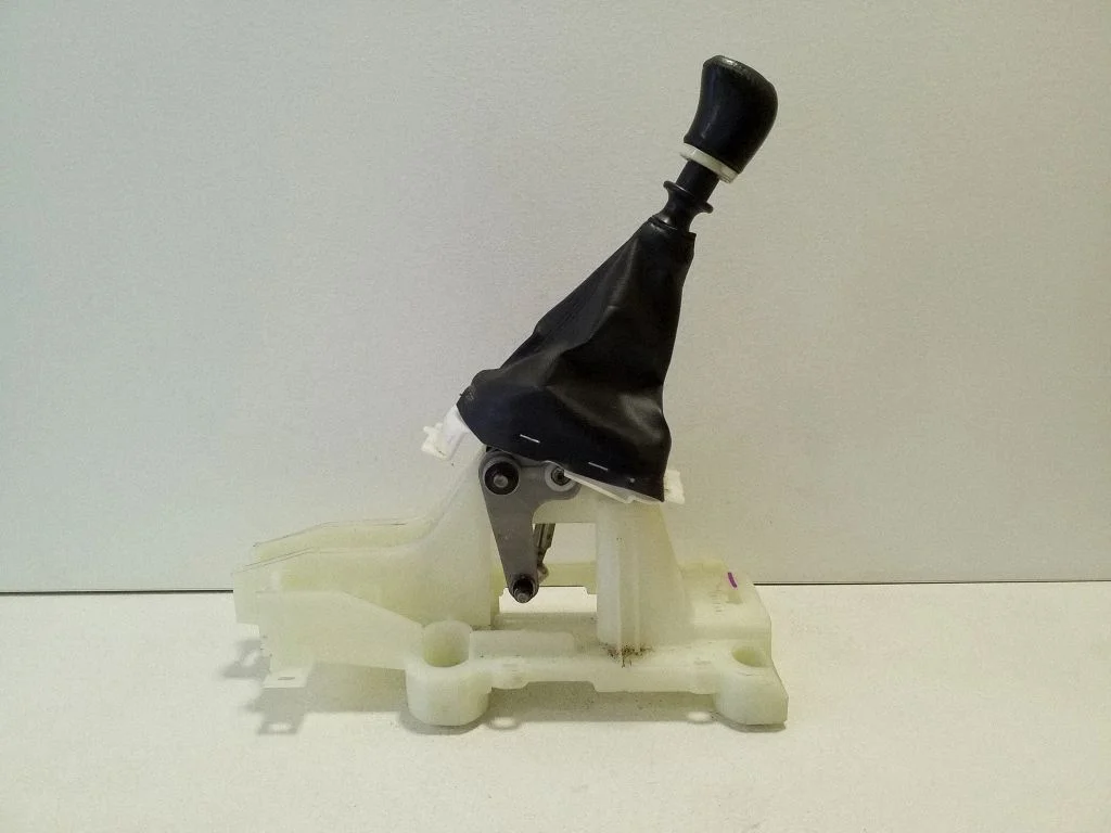 Gear selector mechanism