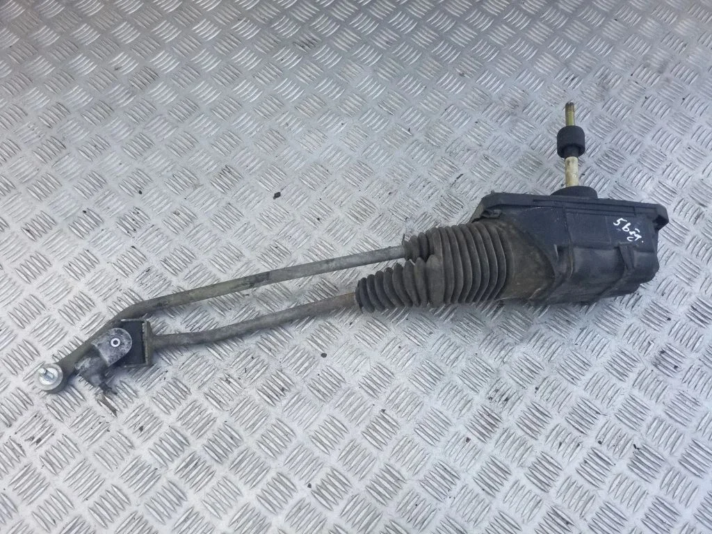 Gear selector mechanism 8D0711025
