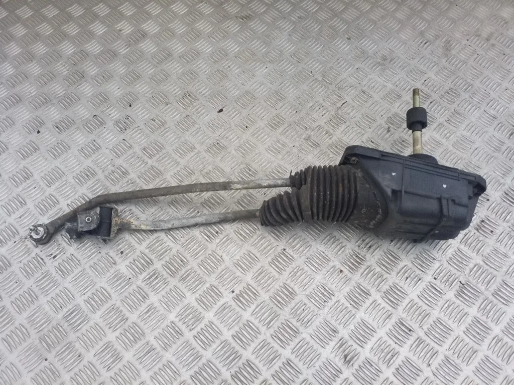 Gear selector mechanism 8D0711025