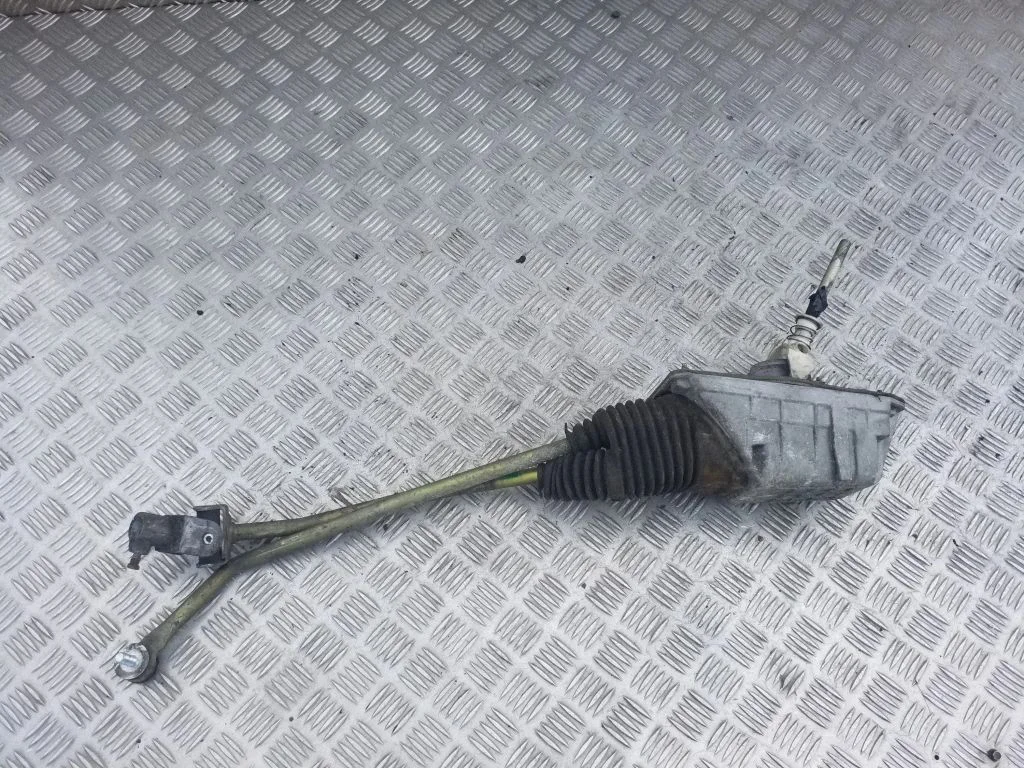 Gear selector mechanism 8D0711025
