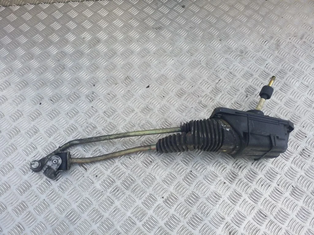 Gear selector mechanism 8D0711025