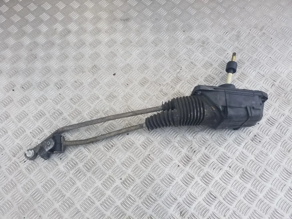Pavarų perjungimo mechanizmas (kulisa)