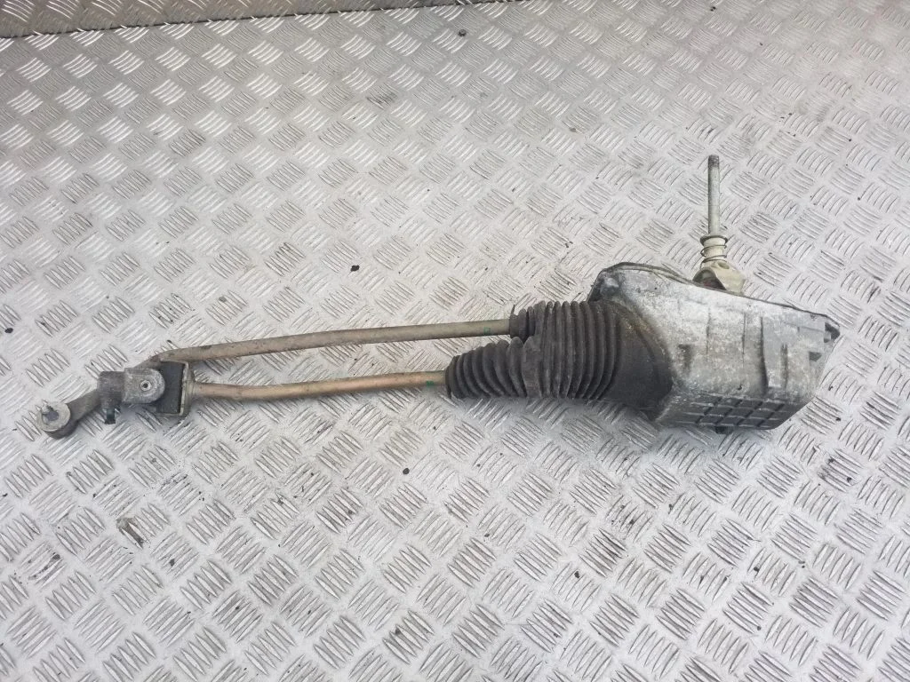 Pavarų perjungimo mechanizmas (kulisa)
