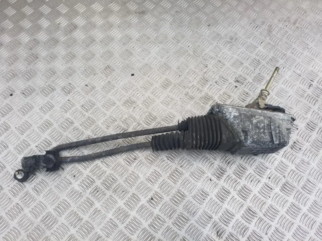 Pavarų perjungimo mechanizmas (kulisa)
