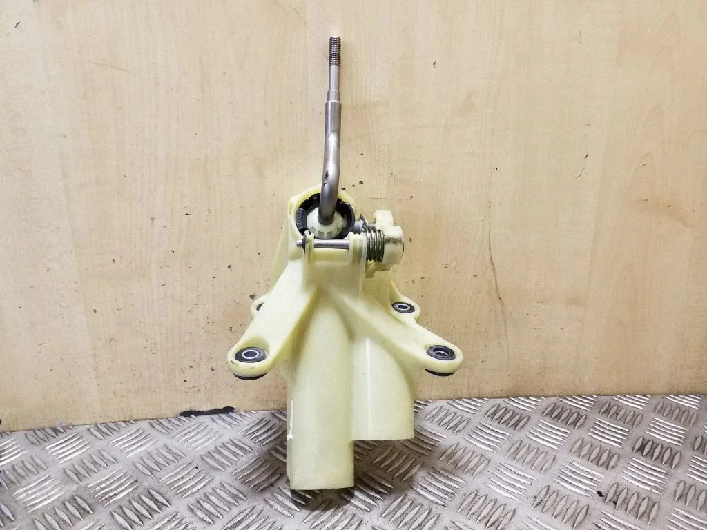 Gear selector mechanism
