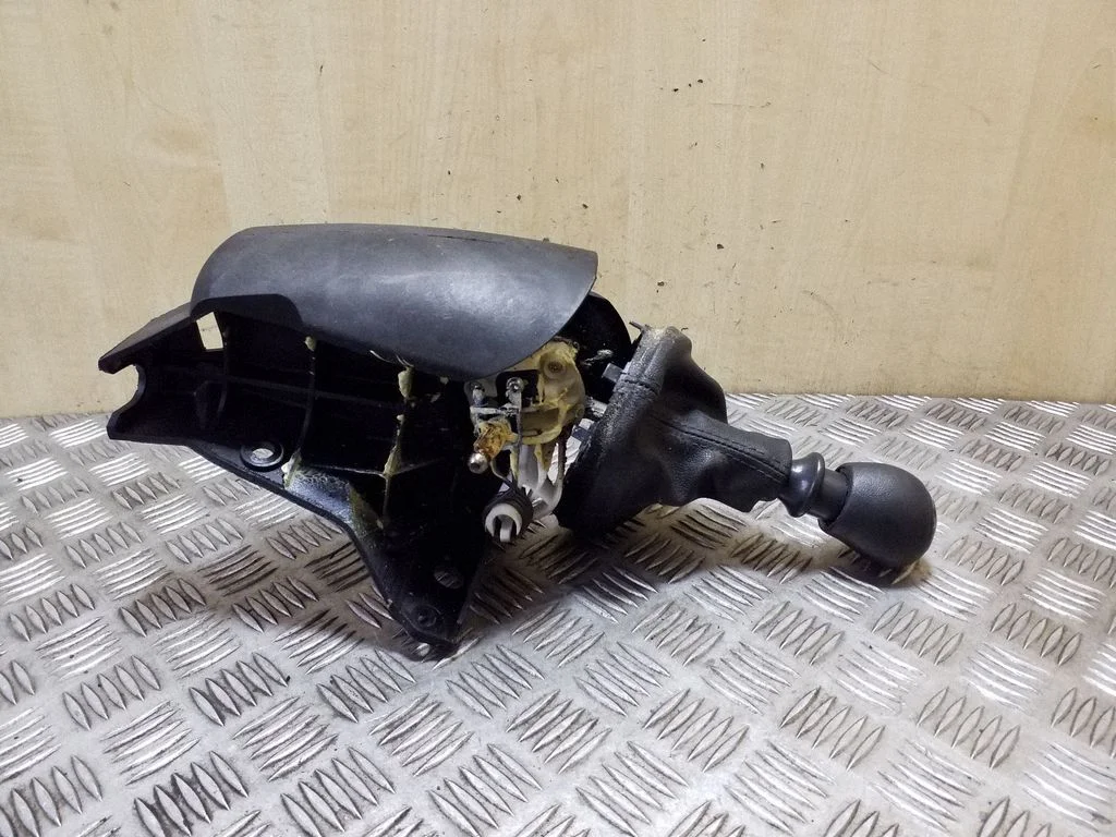 Mechanizm zmiany biegów (kulisa) 8200744935