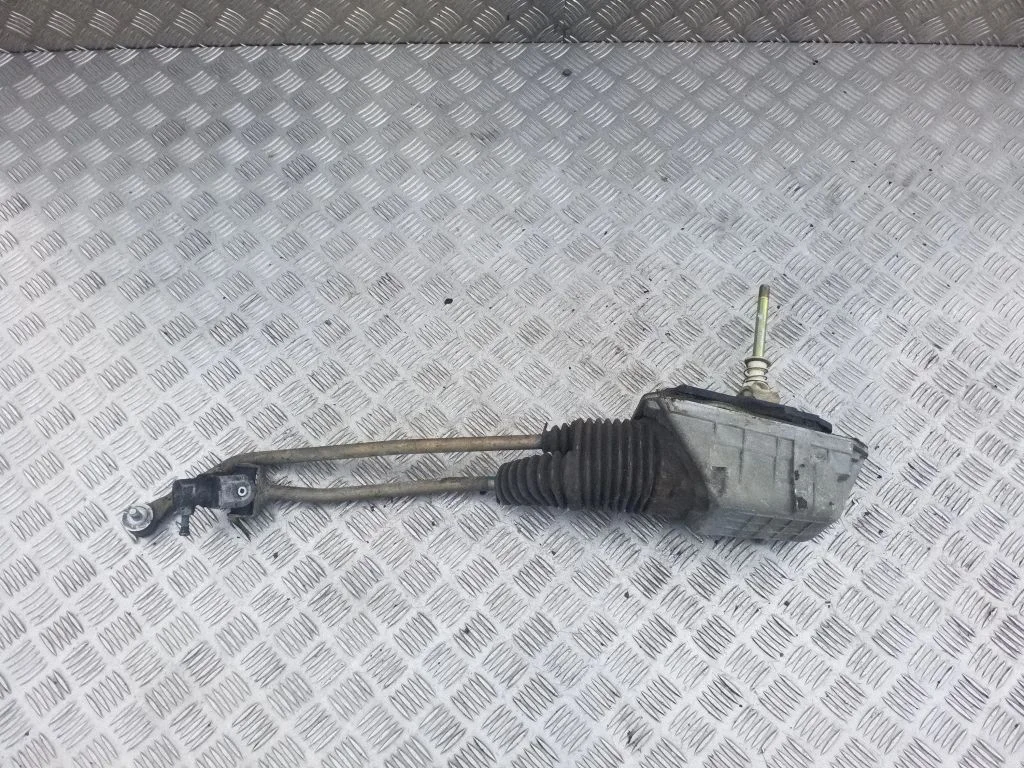 Pavarų perjungimo mechanizmas (kulisa)