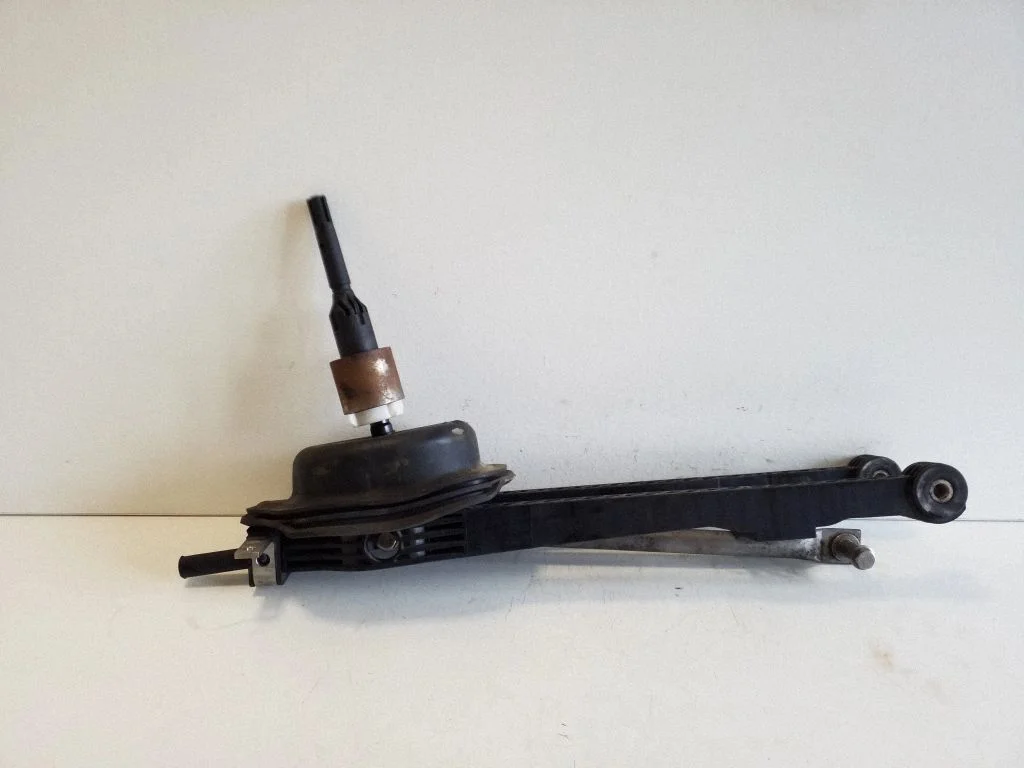 Gear selector mechanism GX737C453DD